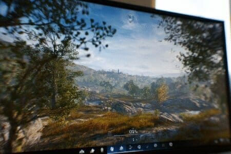 A mouse cursor clicking to hide an FPS counter a guide for how to turn off the FPS counter on Windows 11